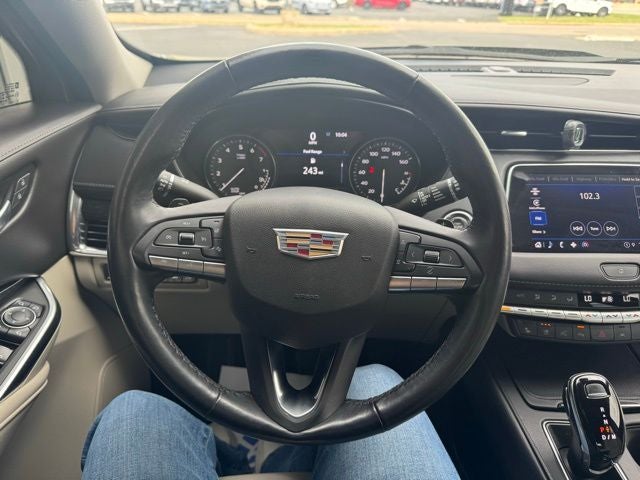 2022 Cadillac XT4 Premium Luxury