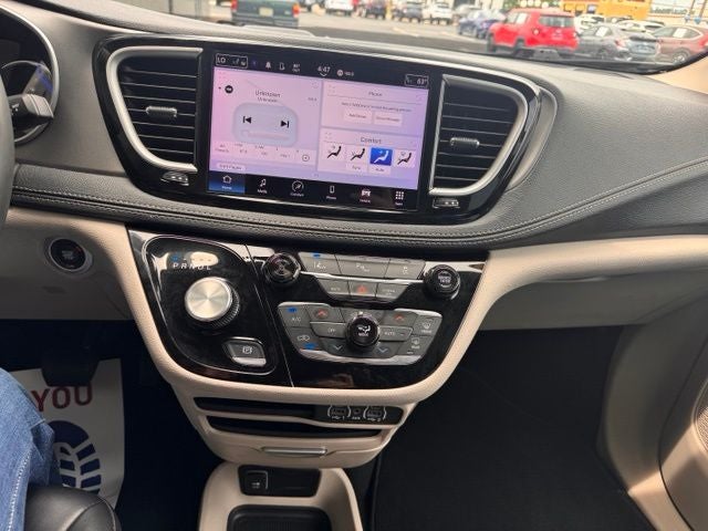 2023 Chrysler Pacifica Hybrid Touring L