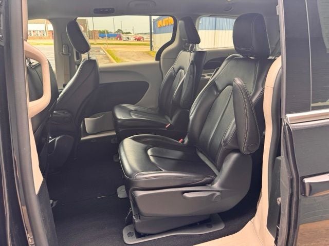 2023 Chrysler Pacifica Hybrid Touring L
