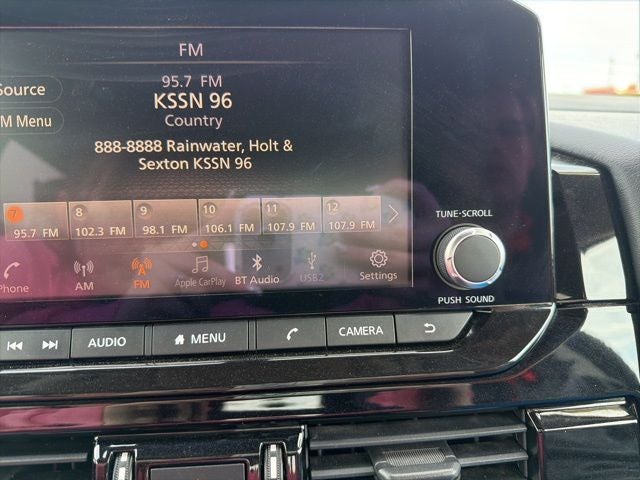 2022 Nissan Pathfinder SV