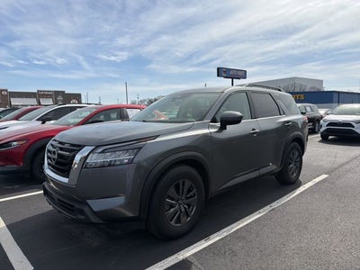 2022 Nissan Pathfinder SV