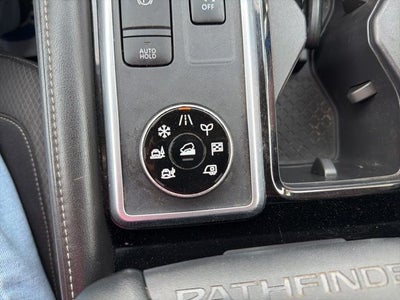 2022 Nissan Pathfinder SV