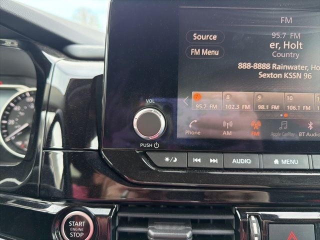 2022 Nissan Pathfinder SV