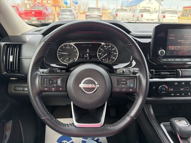 2022 Nissan Pathfinder SV