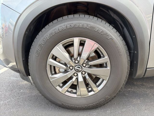 2022 Nissan Pathfinder SV