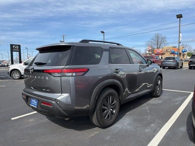 2022 Nissan Pathfinder SV