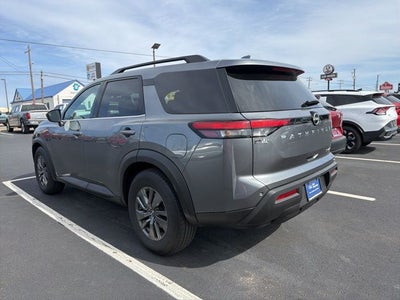 2022 Nissan Pathfinder SV