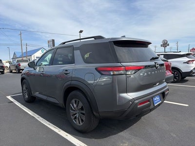 2022 Nissan Pathfinder SV