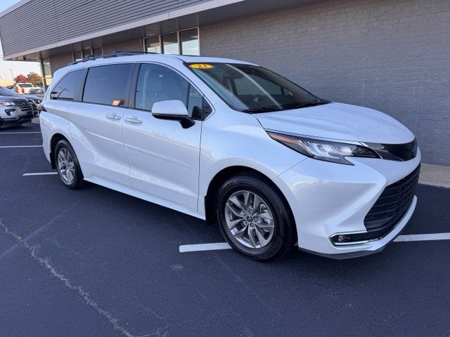 2023 Toyota Sienna XLE 8 Passenger