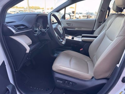 2023 Toyota Sienna XLE 8 Passenger