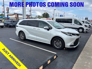 2023 Toyota Sienna XLE 8 Passenger